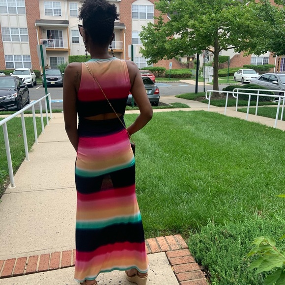 Maxi dress with cut out back - Picture 6 of 6